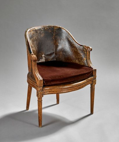 Fauteuil de bureau en bois naturel mouluré...