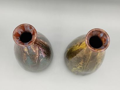 MONTIERES

Paire de vases en céramique irisée...