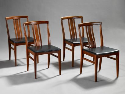 Suite de quatre chaises en palissandre (?)

Dossier...