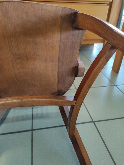 Fauteuil de bureau en bois naturel. 

Crosses...