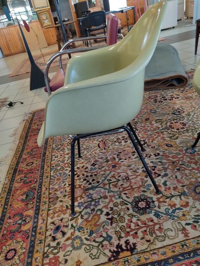 Charle (1907-1978) et Ray (1913-1988) EAMES,

Distribution...