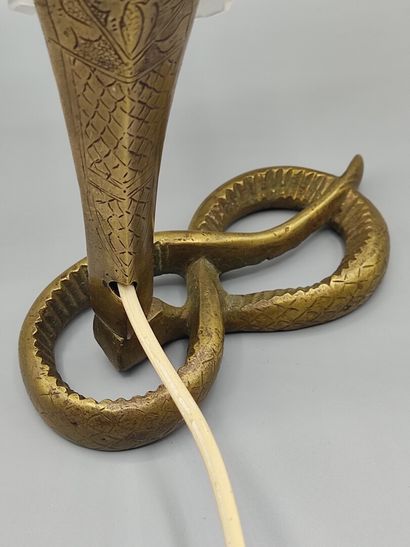 Edgar BRANDT (1880-1960), dans le goût de.

Lampe...