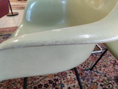 Charle (1907-1978) et Ray (1913-1988) EAMES,

Distribution...