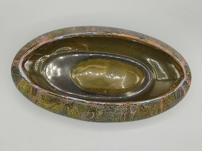 MONTIERES

Petite jardinière de forme oblongue...
