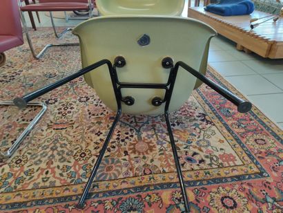 Charle (1907-1978) et Ray (1913-1988) EAMES,

Distribution...