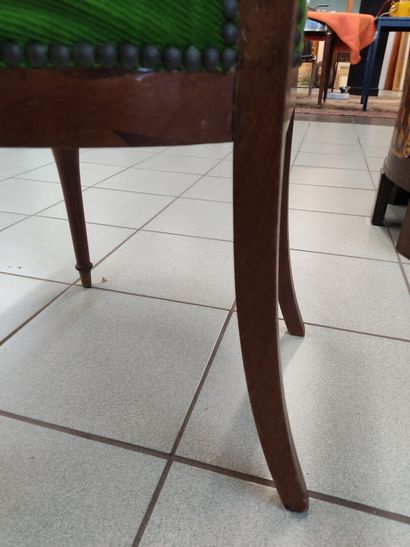 Chaise en acajou à dossier bandeau

Pieds...
