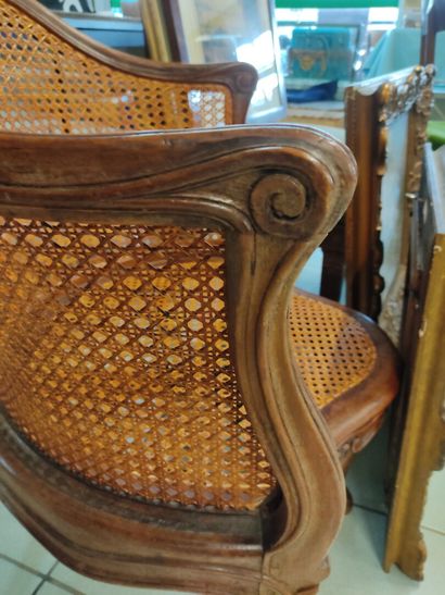 Fauteuil de bureau en bois sculpté et mouluré...