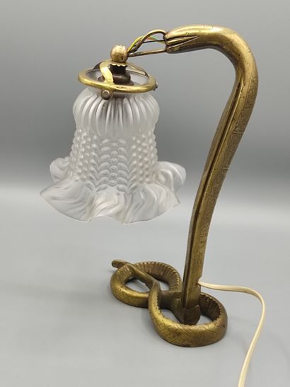 Edgar BRANDT (1880-1960), dans le goût de.

Lampe...