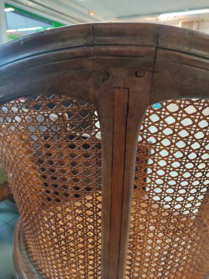 Fauteuil de bureau en bois sculpté et mouluré...