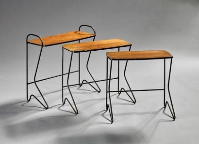 Suite de trois tables gigognes.

Le plateau...