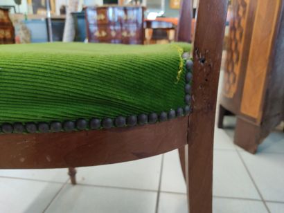 Chaise en acajou à dossier bandeau

Pieds...