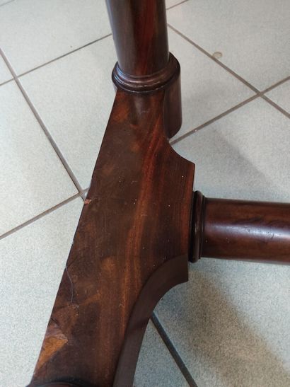 Coiffeuse en acajou et placage d'acajou.

Ouvre...