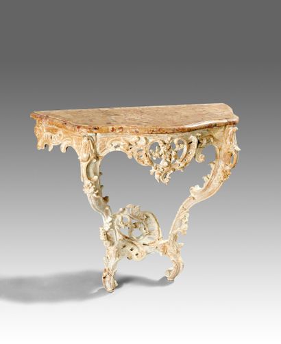 Console galbée en bois sculpté et anciennement...