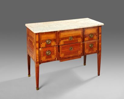 Commode droite en placage d'amarante, de...