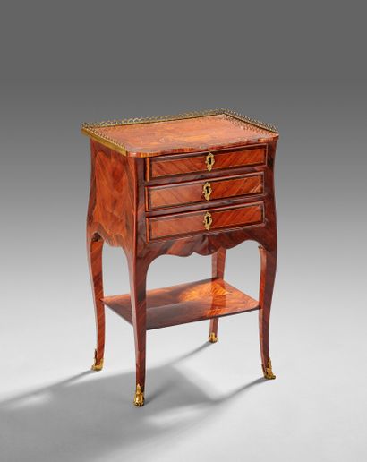 Table chiffonière toutes faces en placage...