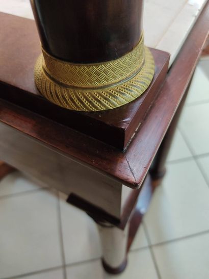 Coiffeuse en acajou et placage d'acajou.

Ouvre...