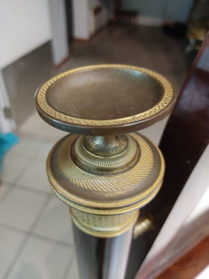 Coiffeuse en acajou et placage d'acajou.

Ouvre...