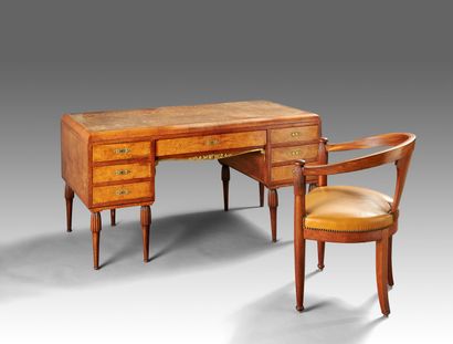 Bureau et son fauteuil de forme gondole,...
