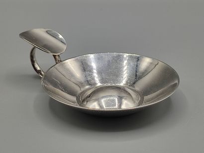 Silver wine taster with umbilicus, with thumb...