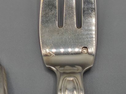 Silver cake service model filets shells composed...