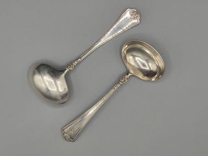 Pair of cream / sauce ladles in silver 

Hallmarks...