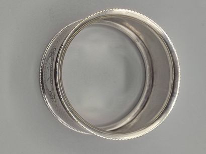 Silver napkin ring with guilloche decoration

Cartouche...