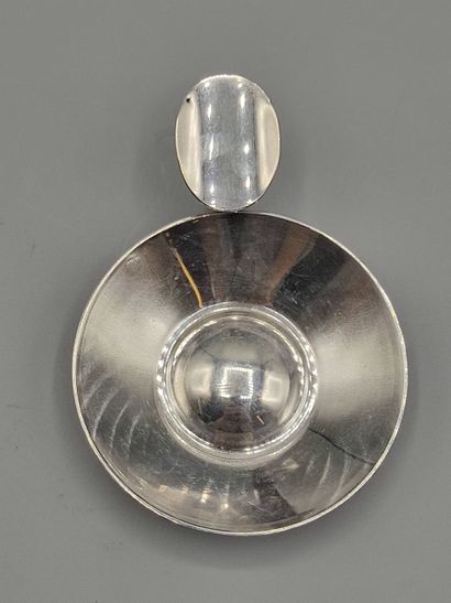 Silver wine taster with umbilicus, with thumb...