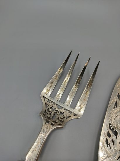 Fish service composed of its two serving...