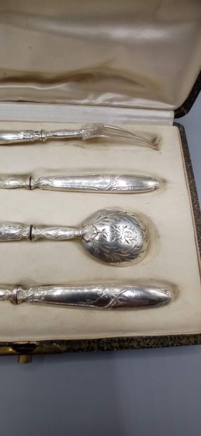 
BOIVIN




Art Nouveau dinner service entirely...
