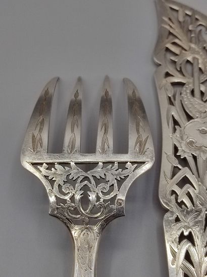Fish service composed of its two serving...
