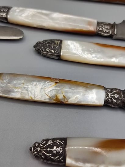 Set of 18 cheese and dessert knives with...