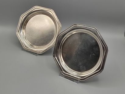 Pair of octagonal silver coasters.

Minerve...
