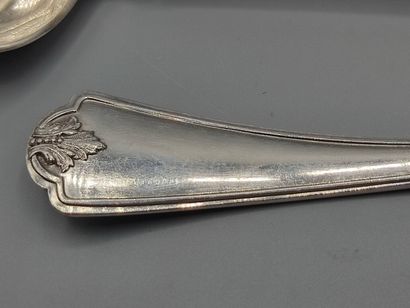 Pair of cream / sauce ladles in silver 

Hallmarks...