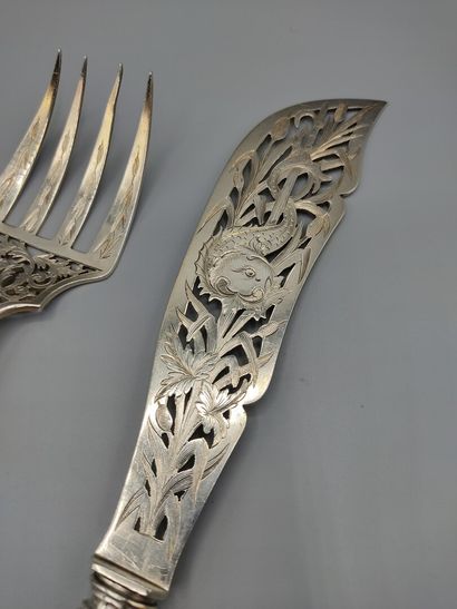 Fish service composed of its two serving...