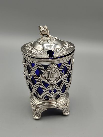 Silver mustard pot resting on four feet....