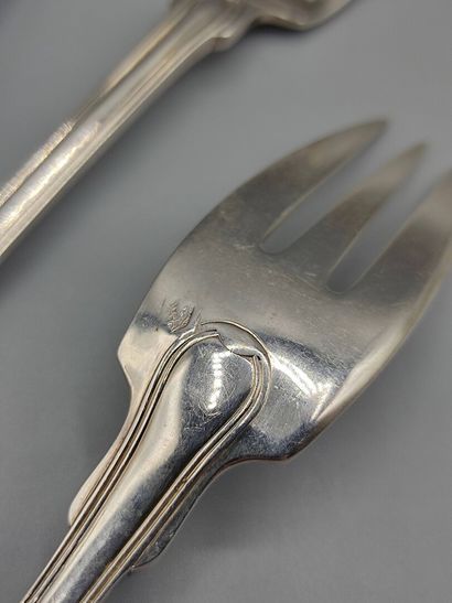 Silver cake service model filets shells composed...