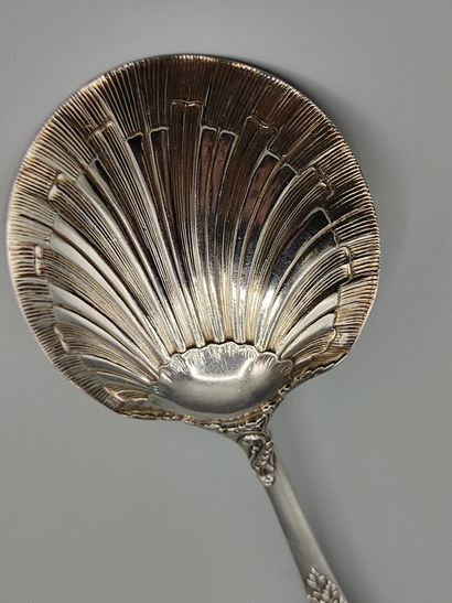 Strawberry shovel in silver of PUIFORCAT...