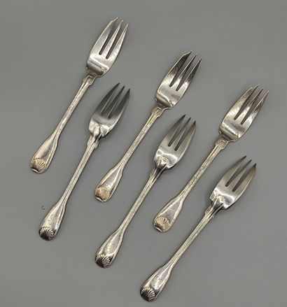 Silver cake service model filets shells composed...
