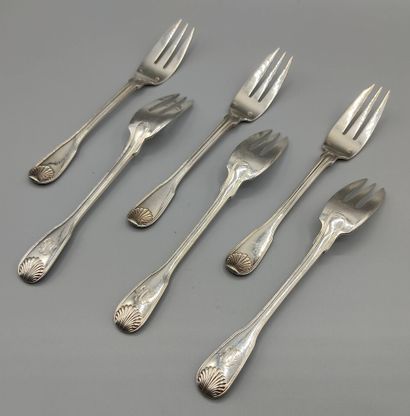 Silver cake service model filets shells composed...