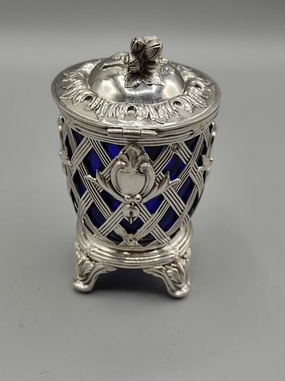 Silver mustard pot resting on four feet....
