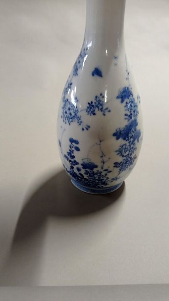 CHINE ou JAPON.

Vase à large col en porcelaine...
