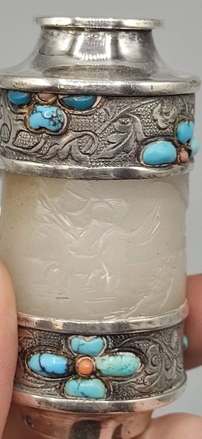 CHINE.

Petite tabatière à décor de turquoises...