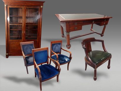 Cabinet de travail en acajou et placage d'acajou...