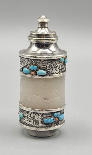 CHINE.

Petite tabatière à décor de turquoises...
