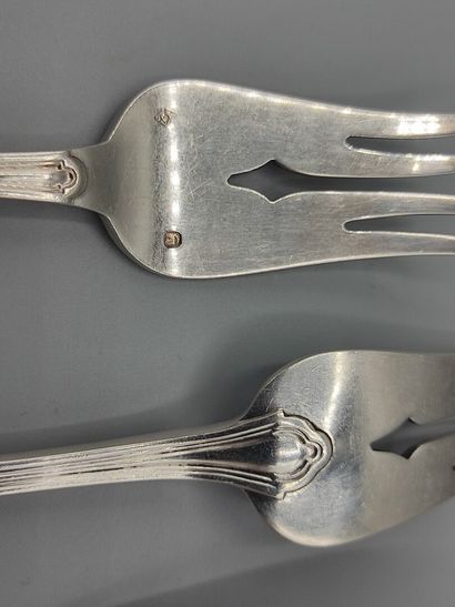Silver fish service with six pieces of cutlery.

Spatulas...