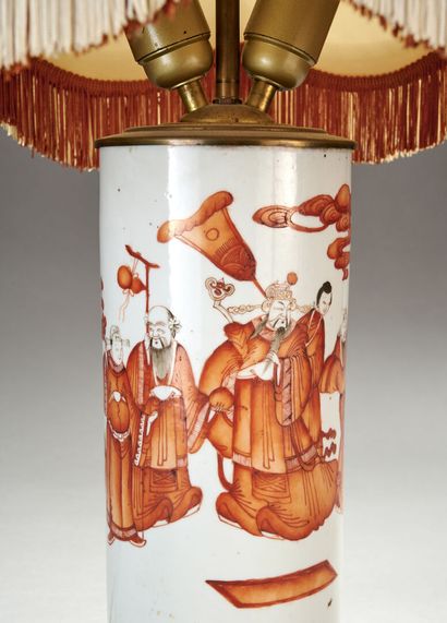 CHINE

Vase rouleau monté en lampe en porcelaine...