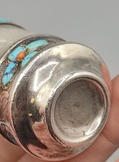 CHINE.

Petite tabatière à décor de turquoises...