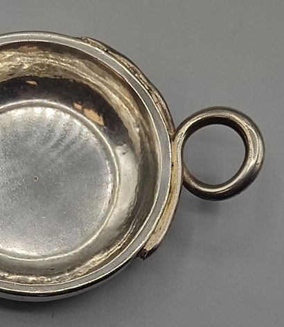 Taste vin dit « tassou » en argent de modèle...