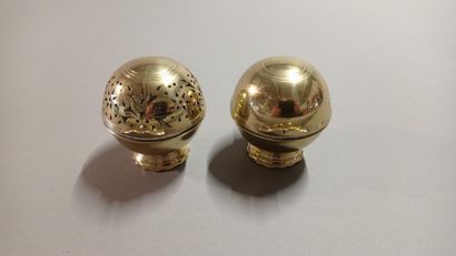 Paire de boîtes à savon et à éponge en métal...