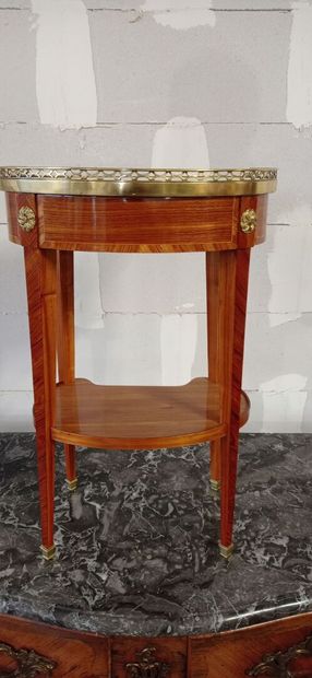 Table de salon de forme circulaire toutes...